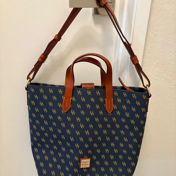 NWT Dooney & Bourke “Greta Lilliana” tote and pouch
